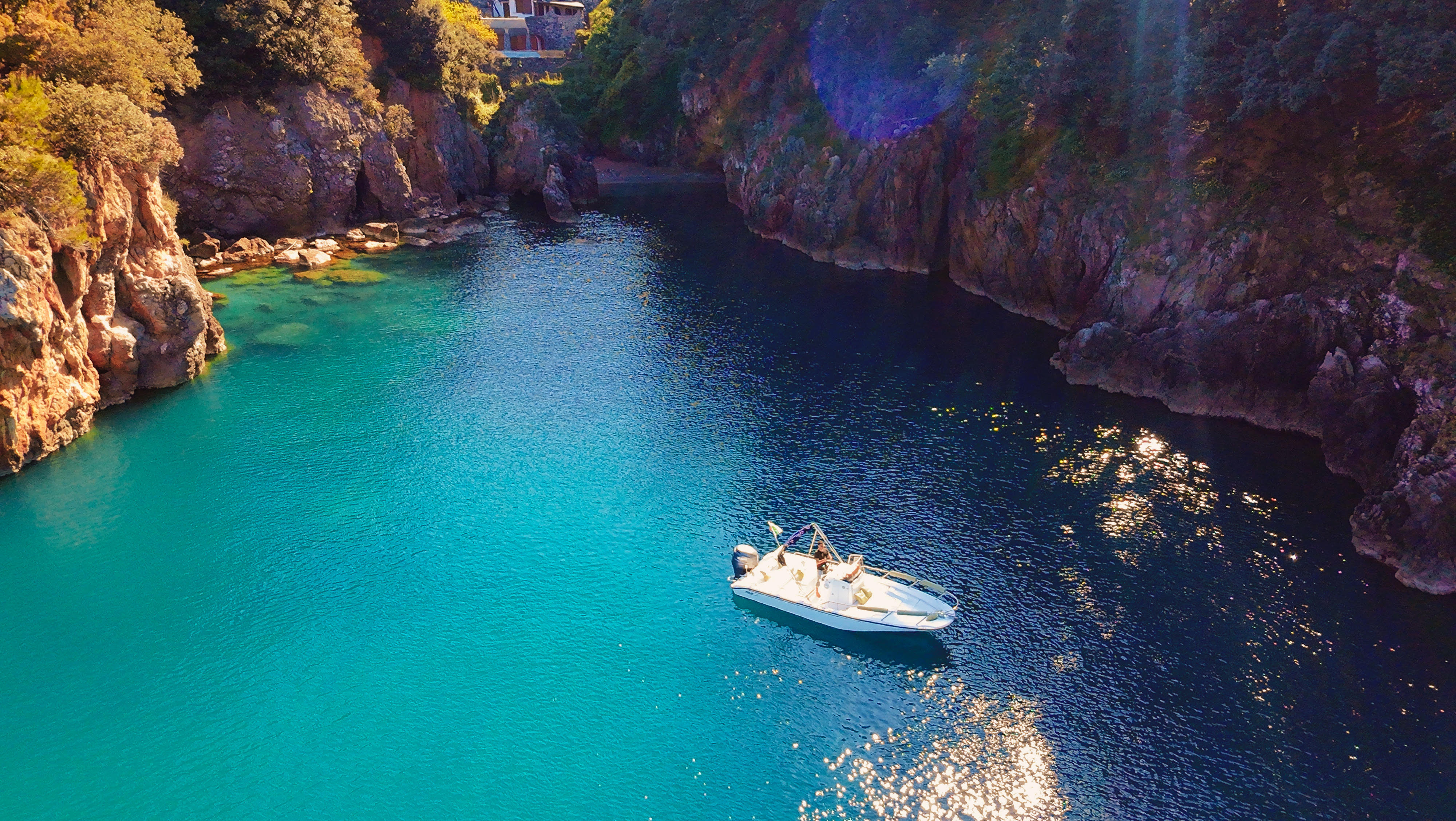 Prenota il tour in barca di mezza giornata nel Golfo dei Poeti.