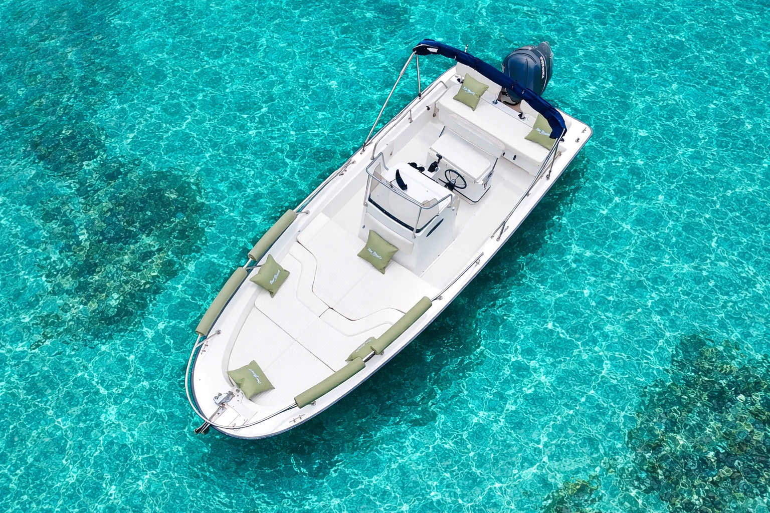Dettaglio della nostra barca, pronta per un tour nel Golfo dei Poeti.